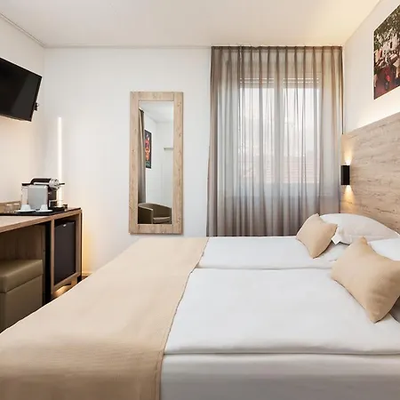 Du Hotel Locarno