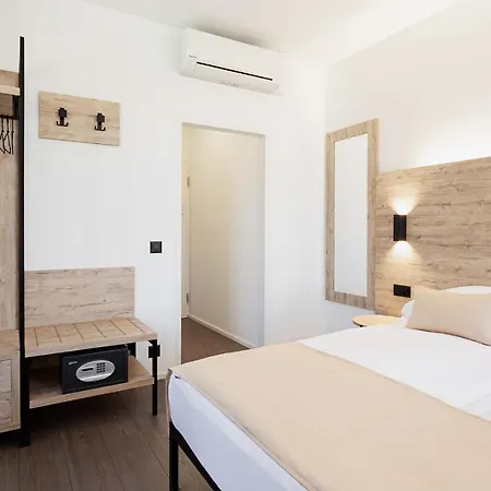 Du Hotel Locarno
